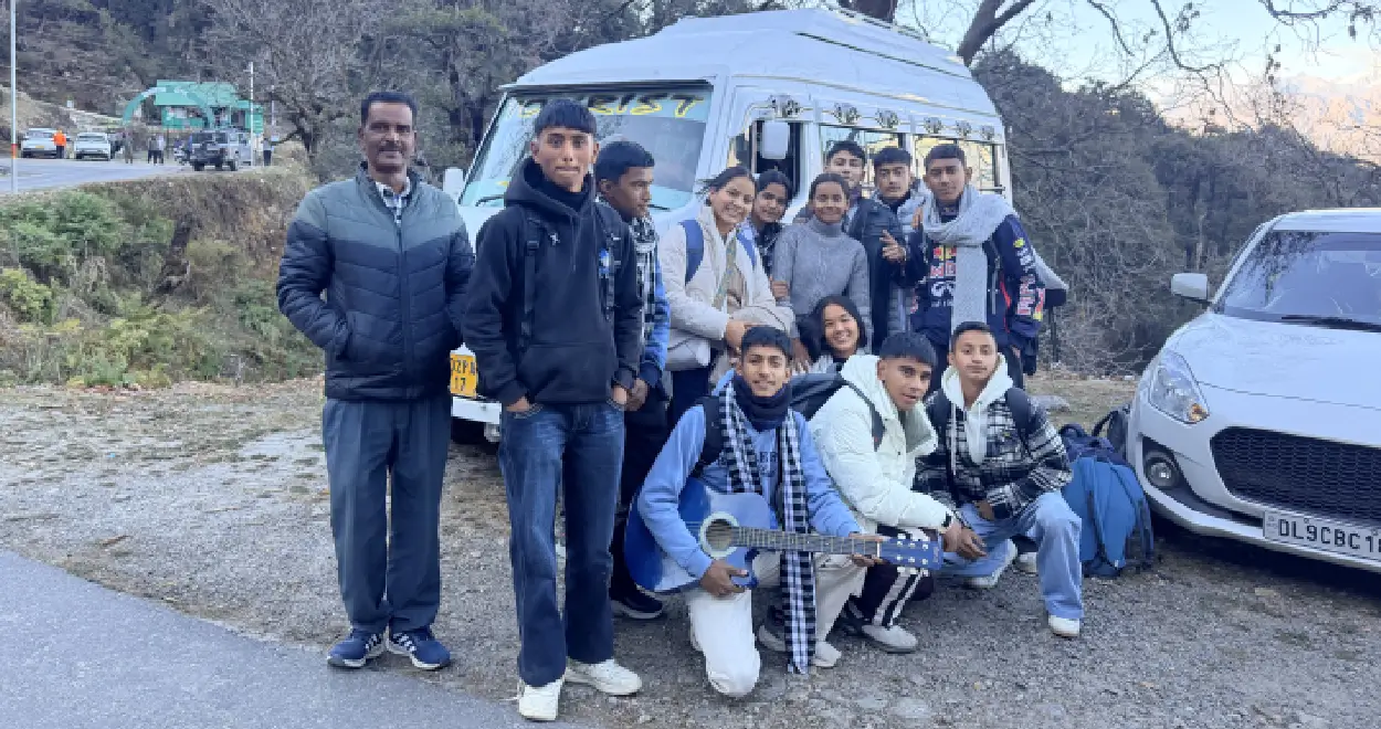 teenagers group photo kumaon tour