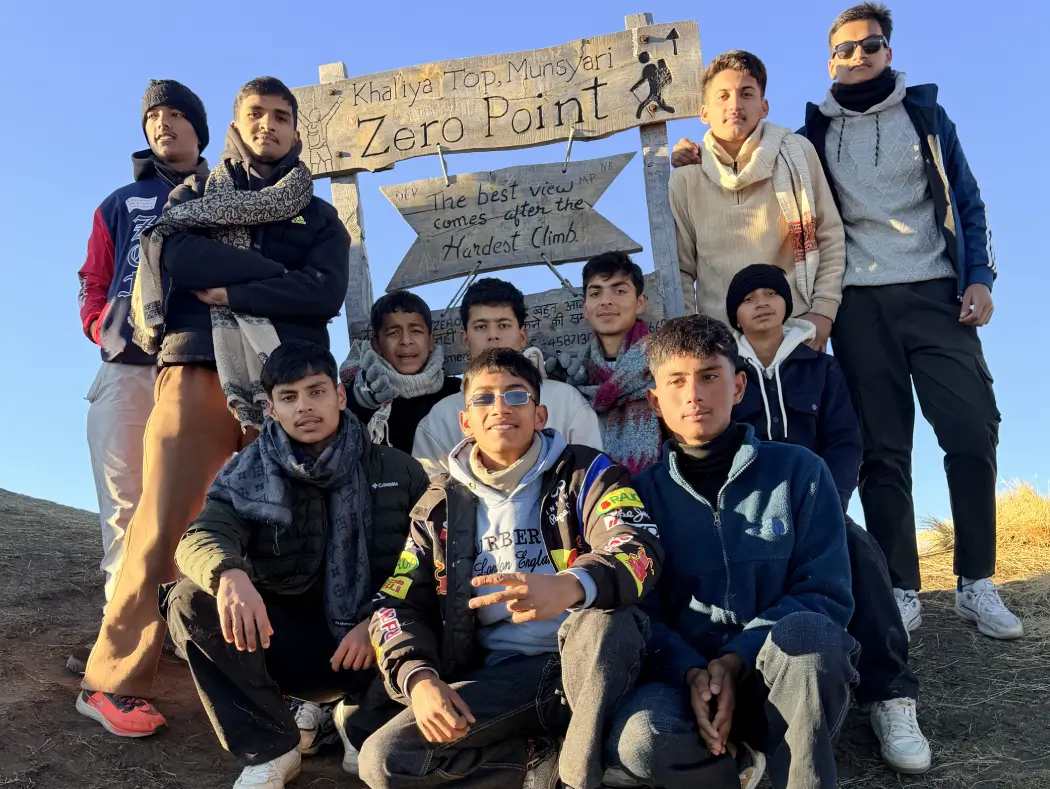 teenagers at munsyari zero point